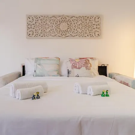 El Mocan Deluxe House - Padel, Pool & Terrace 아로나