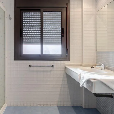 El Mocan Deluxe House - Padel, Pool & Terrace 아파트 아로나